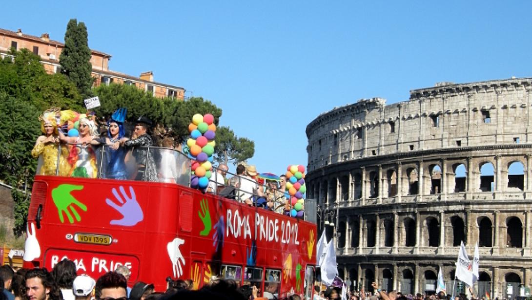 Tο Gay Pride της Ρώμης καλεί τον Ρέντσι να κρατήσει τις υποσχέσεις του