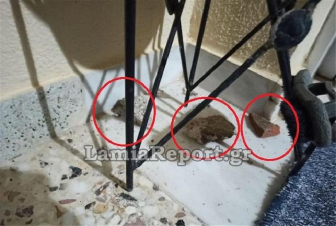 επιθεση με πέτρες