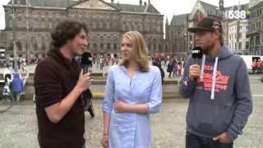 Περπάτησε γυμνή στους δρόμους για ένα ... διαγωνισμό