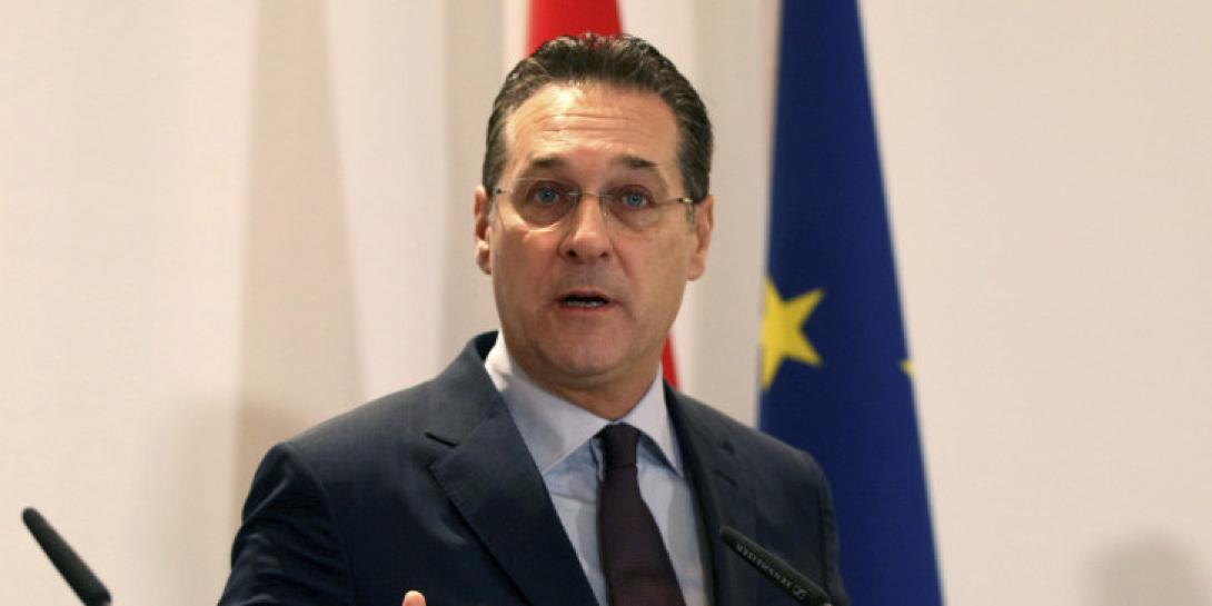salos_stin_aystria_o_antikagkelarios_etaze_dimosies_symvaseis_gia_politiki_stirixi.jpg