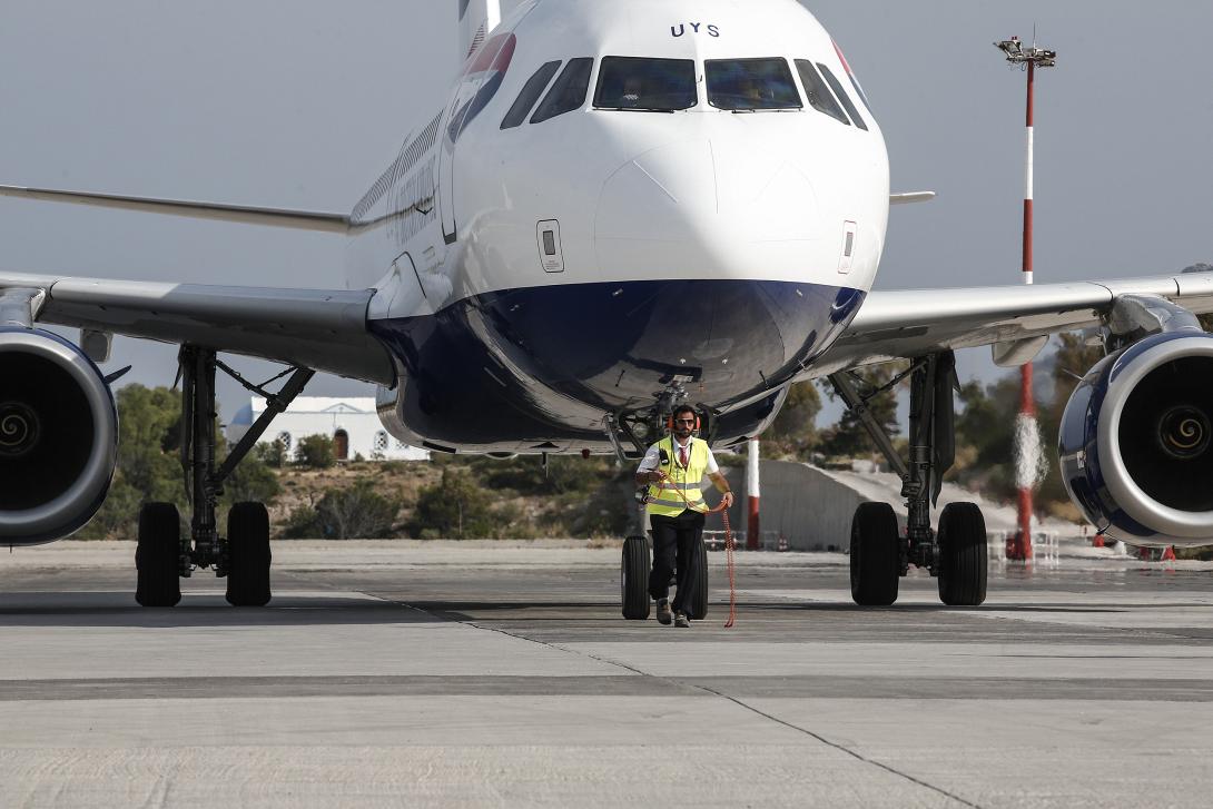 santorini-airport-pista9.jpg