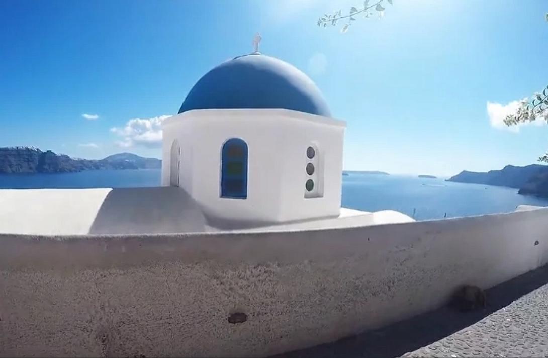 santorini_661966258.jpg