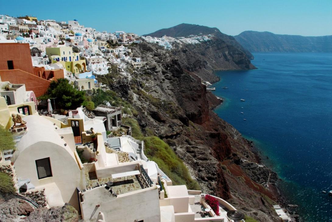 Η Σαντορίνη ψηφίστηκε ως το καλύτερο νησί του 2014 - Στην τρίτη θέση η Κρήτη