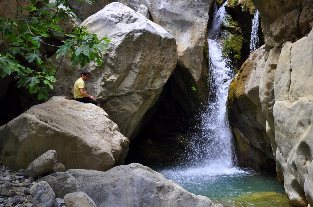 Φαραγγι Σαρακίνας