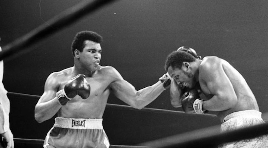 Τα γάντια του Μοχάμεντ Άλι πουλήθηκαν έναντι 400.000 δολαρίων!