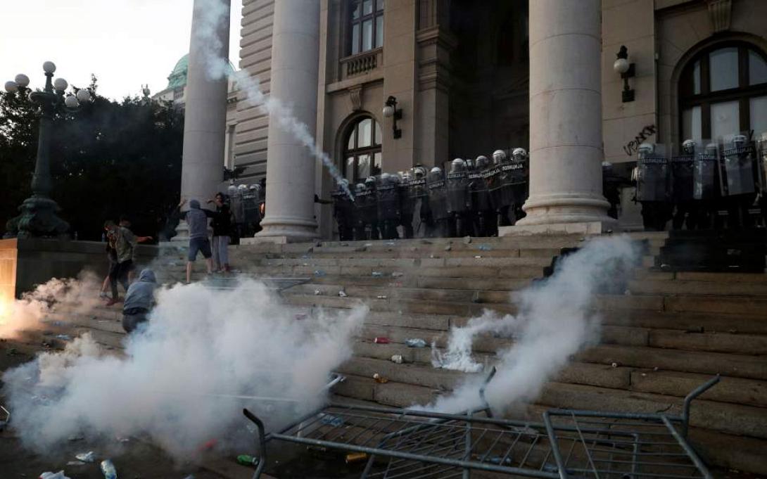 σερβία επεισόδια βουλή