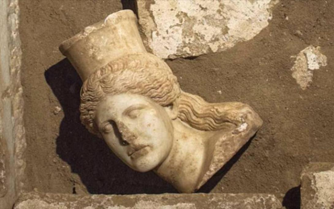 Η κεφαλή της Σφίγγας μαρτυρά τη δράση τυμβωρύχων στον τάφο της Αμφίπολης