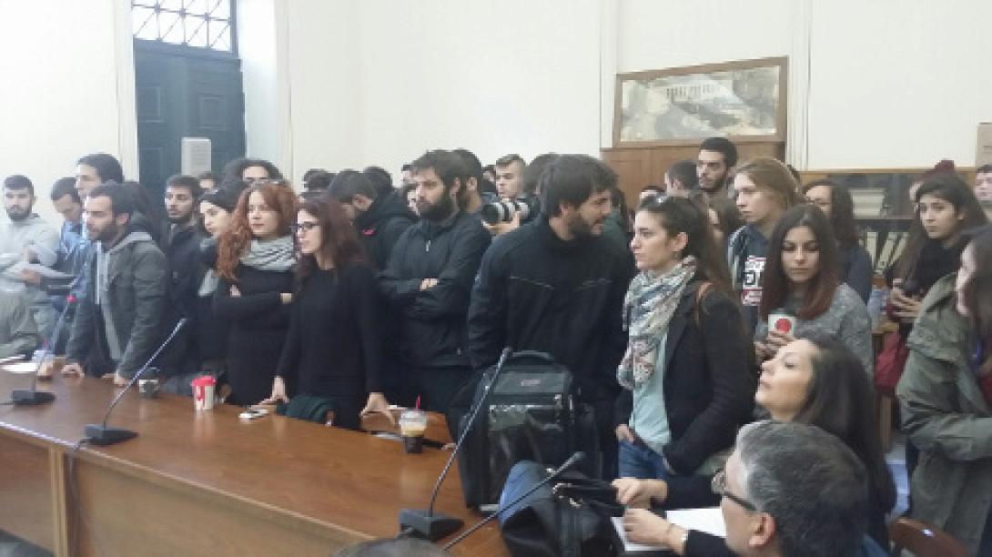 &#039;Ενταση στη Σύγκλητο του Πανεπιστήμιου Αθηνών από φοιτητές