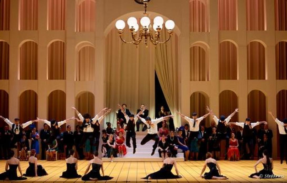 Πως ο ελληνικός ρυθμός ξεσηκώνει ένα μουσικόφιλο κοινό