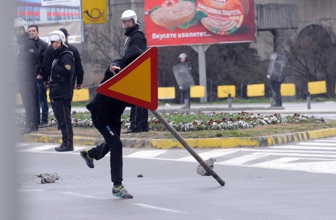 Σοβαρά επεισόδια στα Σκόπια μετά την δολοφονία 18χρονου