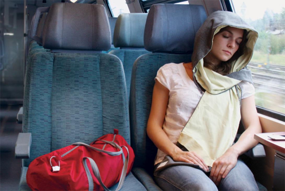 sleeping_in_the_bus_train_tripsleep_app_texnologia_ekriti.jpg