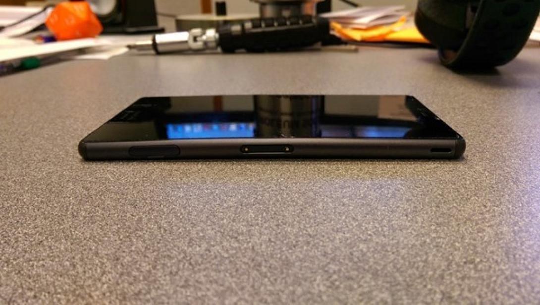 Το smartphone που λυγίζει &quot;χτύπησε&quot; και τη Sony