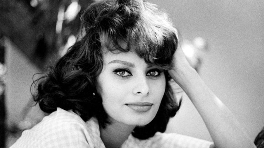 sofia-loren-pws-eriksa-xulopita-se-gkrant-kai-mpranto.w_hr.jpg