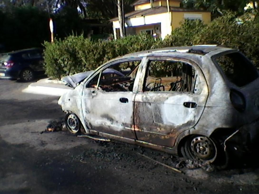 Έκαψαν το Ι.Χ. του γιατρού της Χρυσής Αυγής