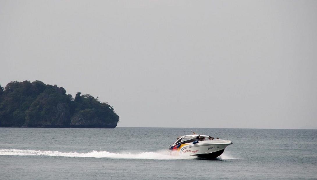 speed-boat-1021x580.jpg