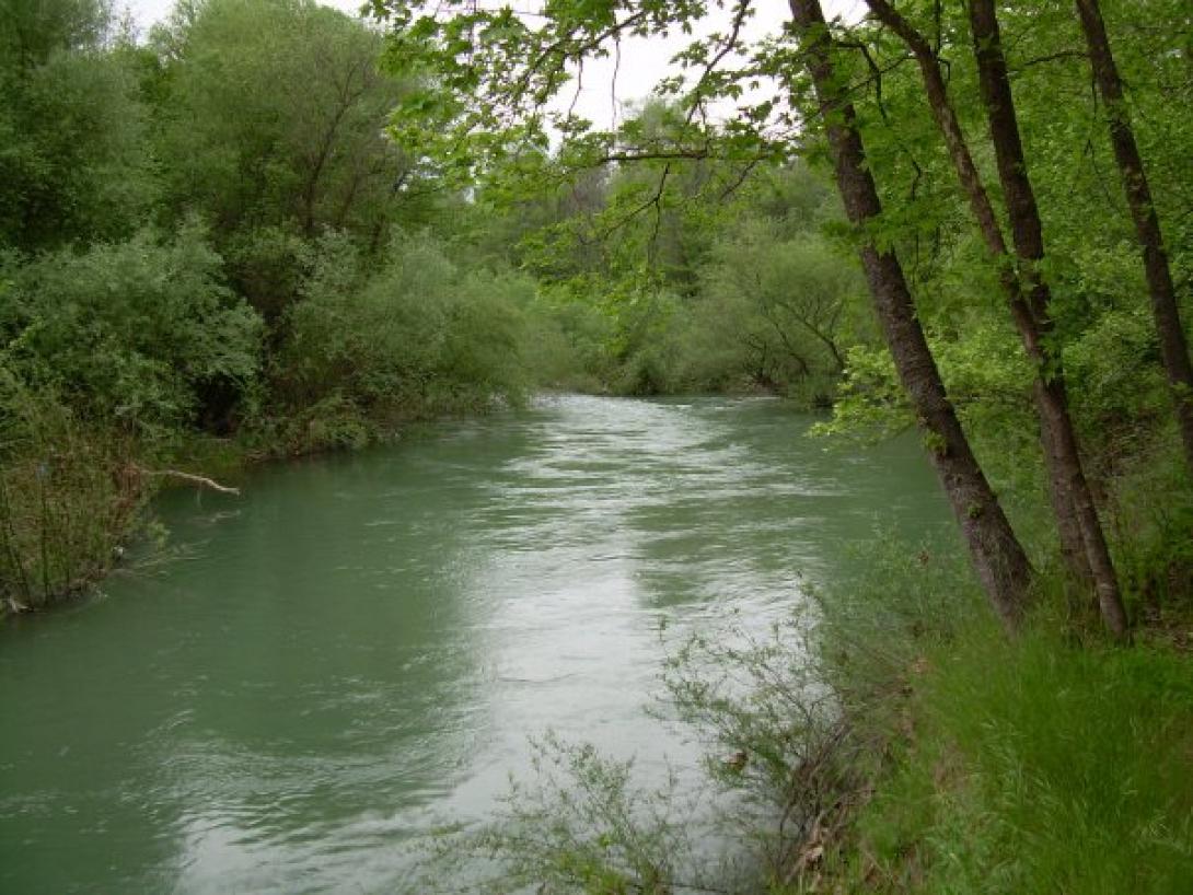 "Φούσκωσε" ο Σπερχειός, δεν περνούν τα τρένα, έκλεισαν δρόμοι