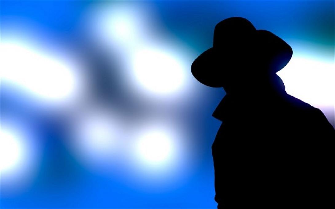 spy_2757873b.jpg