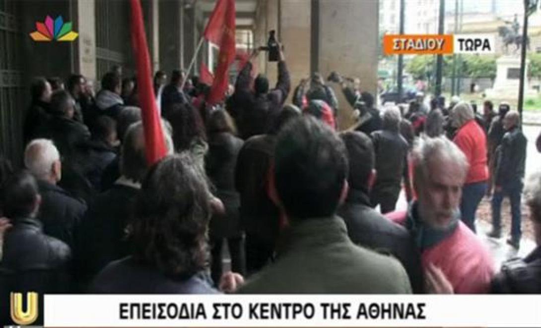 Επεισόδια στο κέντρο της Αθήνας - Χτύπησαν ευρωβουλευτή
