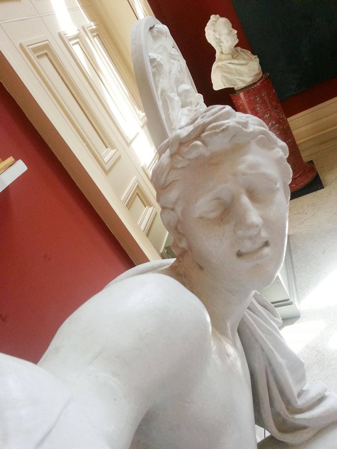 &#039;Οταν τα αγάλματα τραβάνε... selfies!