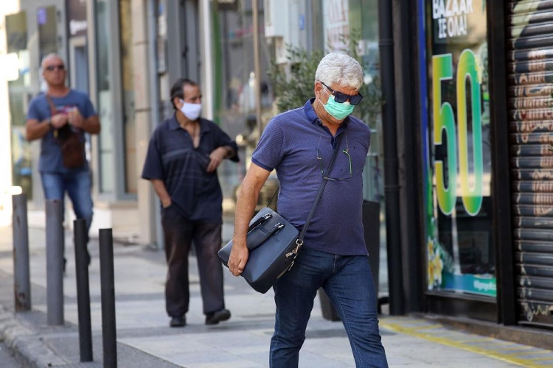 Πειθαρχημένοι οι Ηρακλειώτες με τη μάσκα