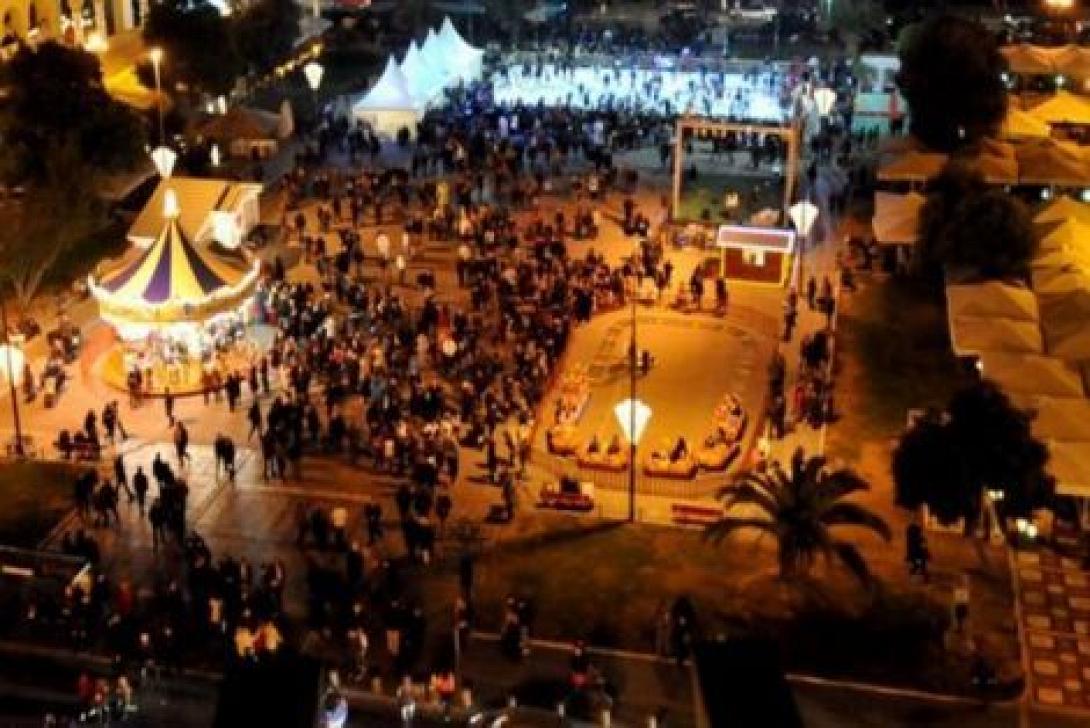 Ο χριστουγεννιάτικος στολισμός έκανε &quot;άνω-κάτω&quot; το δημοτικό συμβούλιο 