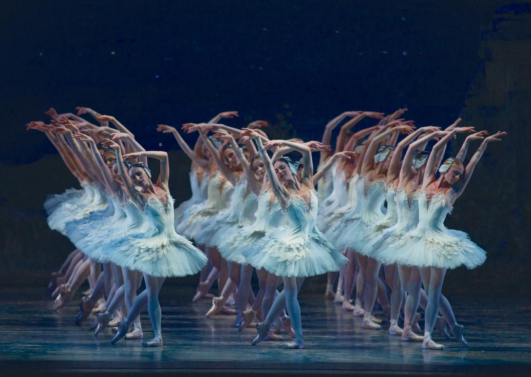 swan_lake_i_limni_ton_kiknon_periodeia_irakleio_kriti.jpg