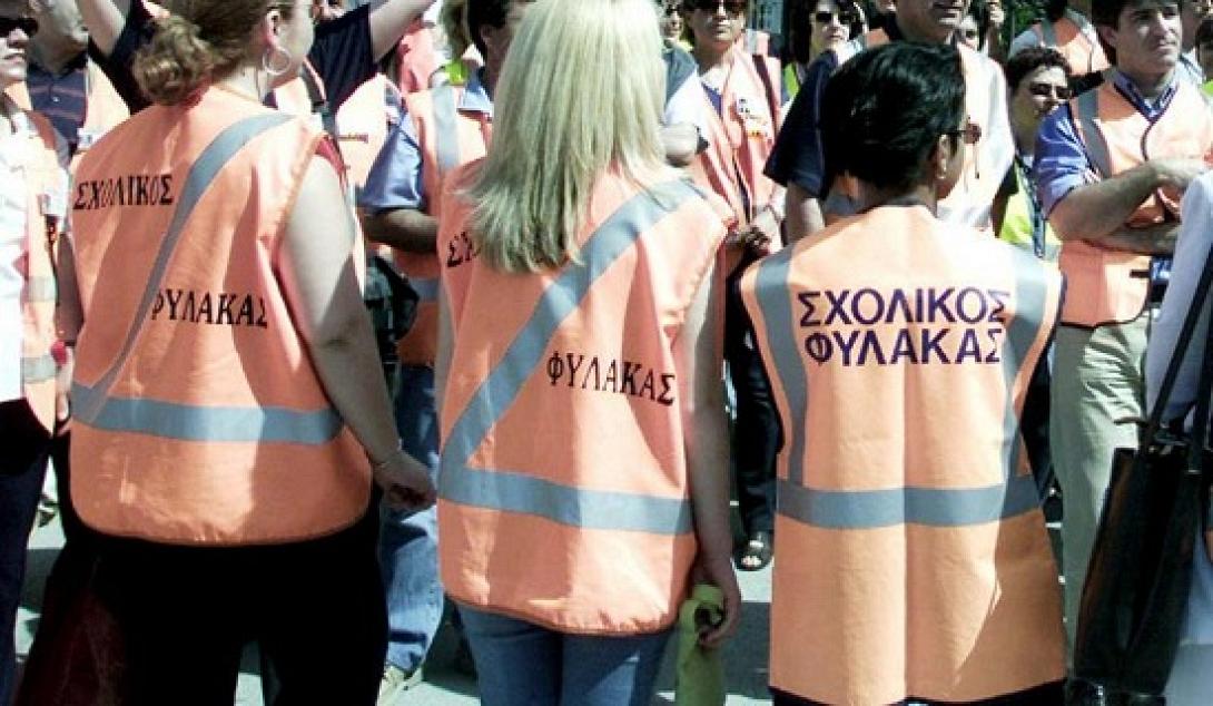 Σχολικοί φύλακες "πολιορκούν" τη Βουλή
