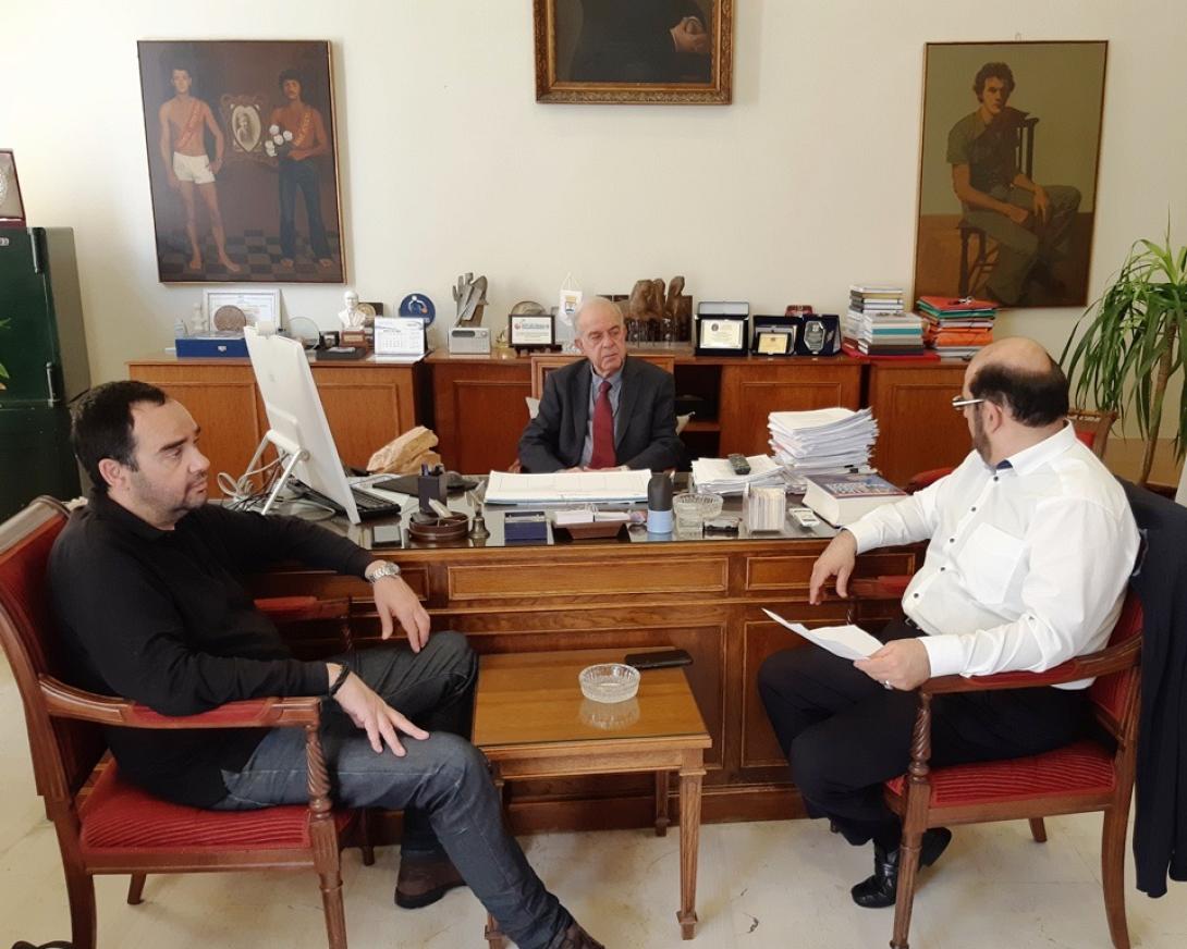 synantisi_dimarhoy_irakleioy_vasilis_lamprinoy_me_ton_myrona_mihailidi.jpg