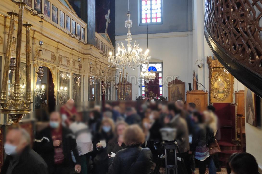 Συνωστισμός σε Εκκλησία