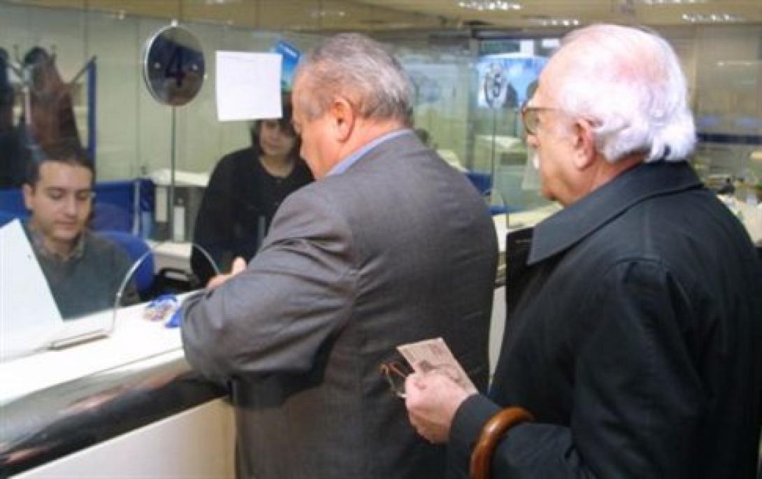 Δεν αλλάζουν τα όρια ηλικίας συνταξιοδότησης, διαβεβαιώνει το Υπουργείο Εργασίας