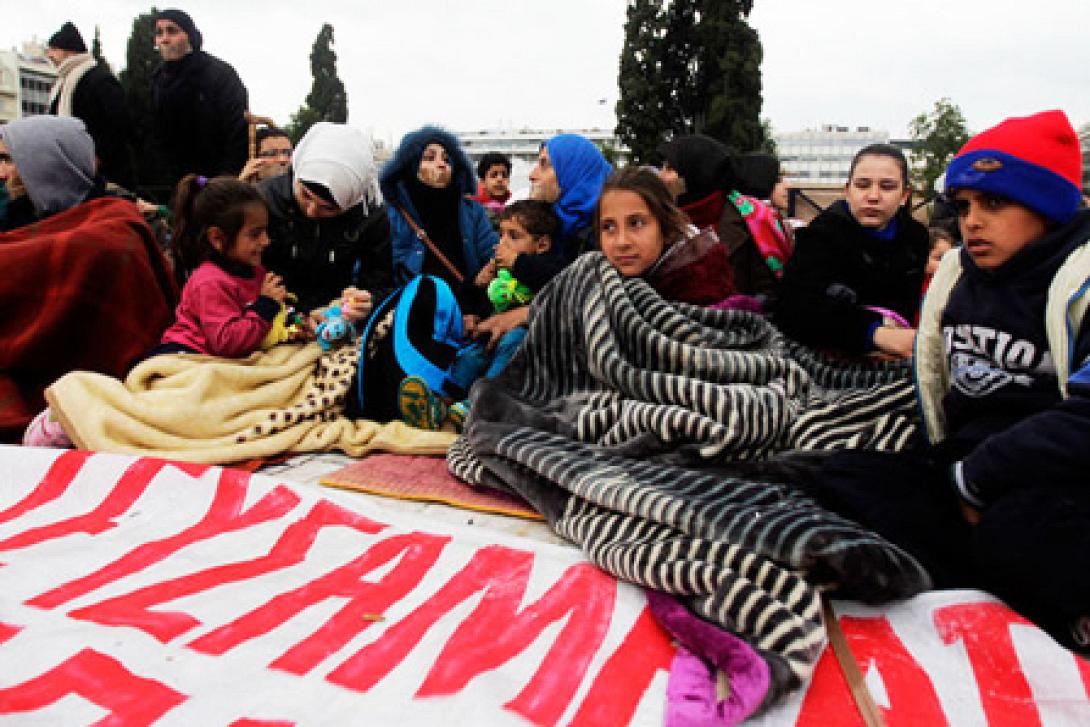 Παραμένουν οι Σύροι πρόσφυγες στην πλατεία Συντάγματος