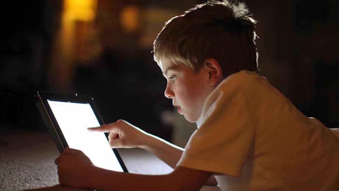 Γιατί δεν πρέπει να δίνουμε tablet στα νήπια