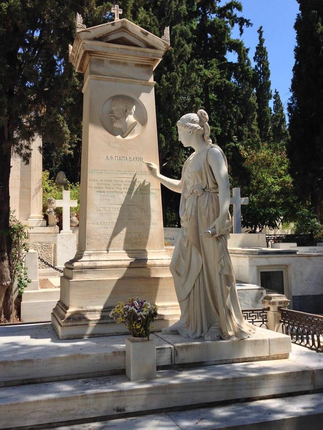 Μνημείο Αντωνίου Παπαδάκη - Α&#039; νεκροταφείο Αθηνών