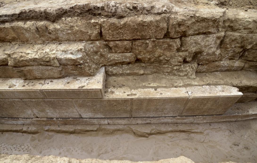 Αποκαλύπτεται σταδιακά η είσοδος του τάφου στον Τύμβο Καστά στην Αμφίπολη