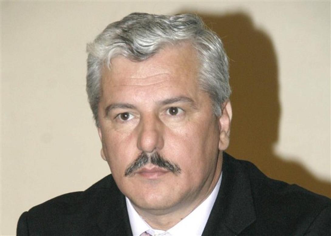 'Ετσι περνάει η ώρα στη Βουλή...