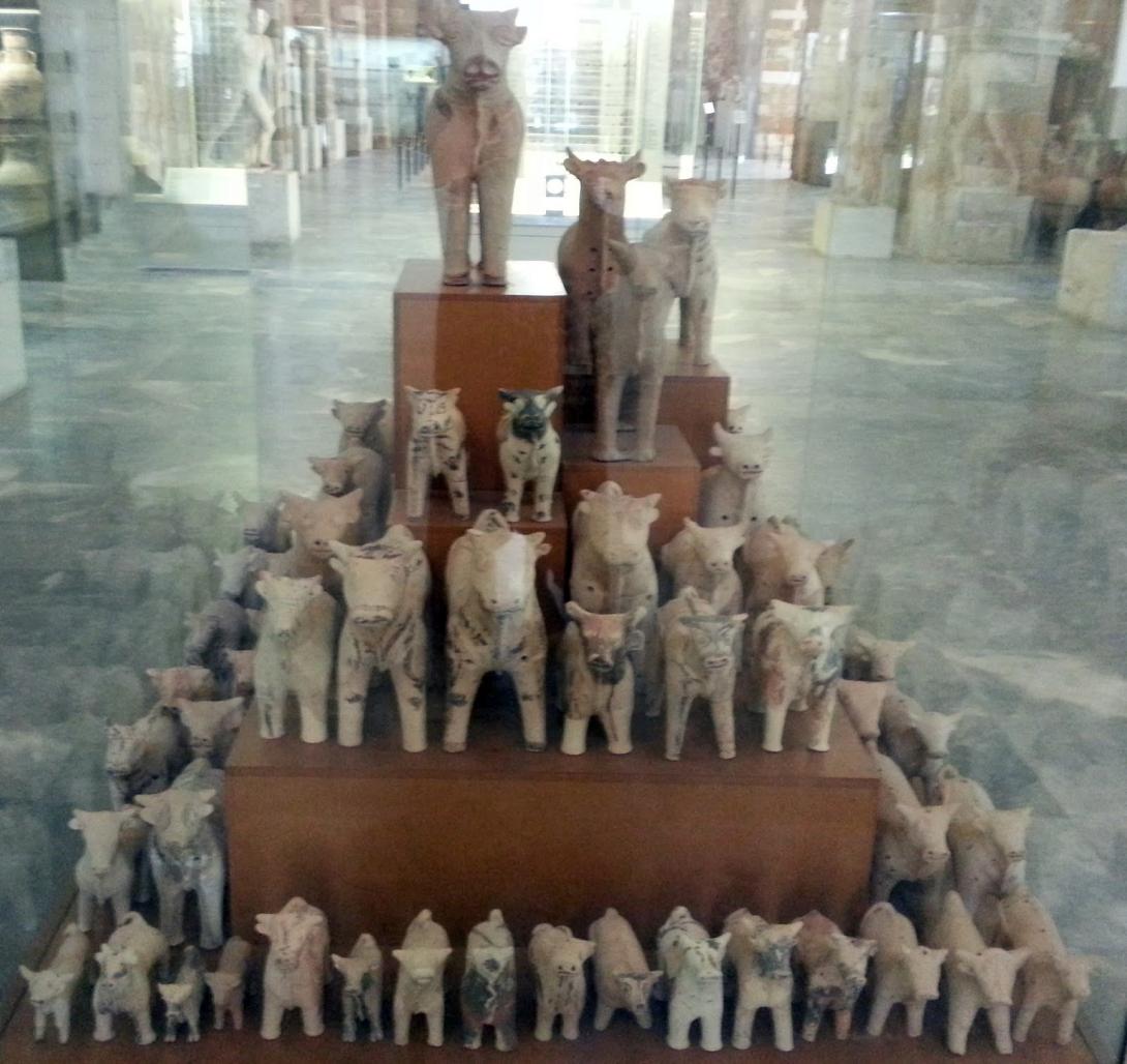 tayroi_anathimatika_pilina_ston_hthonio_poseidona-apo_tsiskiana_epanohorioy_selinoy_4.jpg