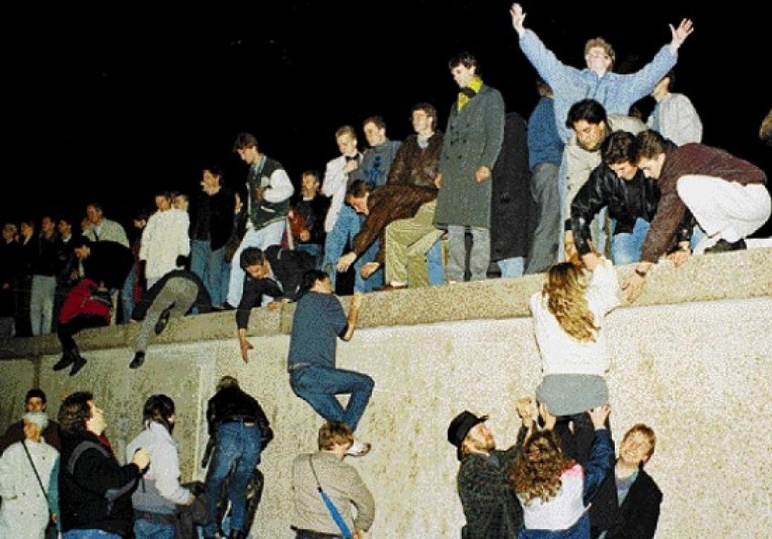Μόνο ένας στους δύο κατοίκους της ανατ. Γερμανίας δηλώνει κερδισμένος από την επανένωση της χώρας