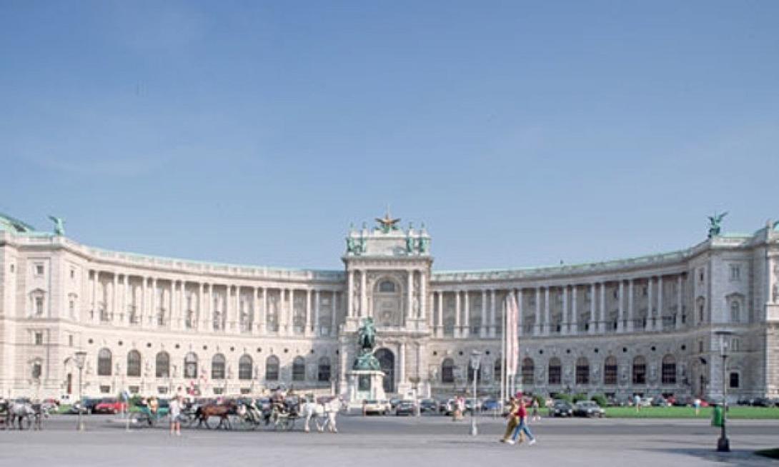 the-hofburg-palace-in-vie-008.jpg