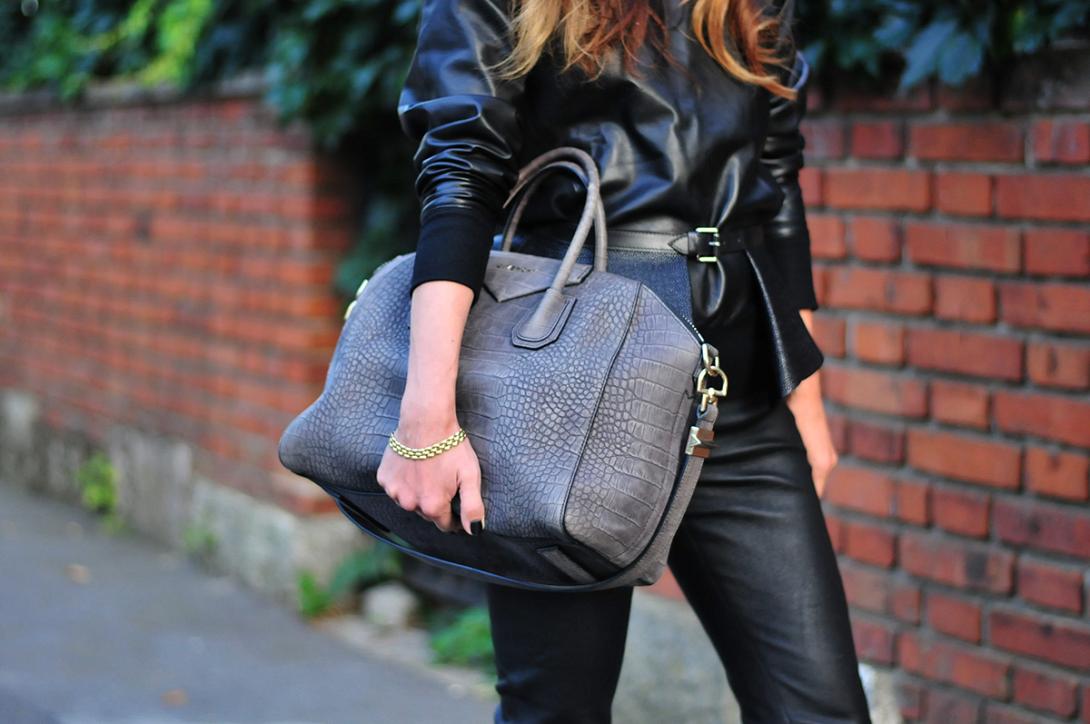 the-way-to-hold-a-bag6.jpg