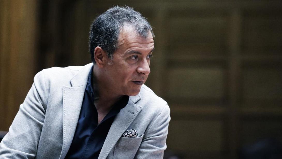 theodwrakis-an-o-tsipras-den-mporei-na-paradwsei-tin-entoli.w_hr.jpg