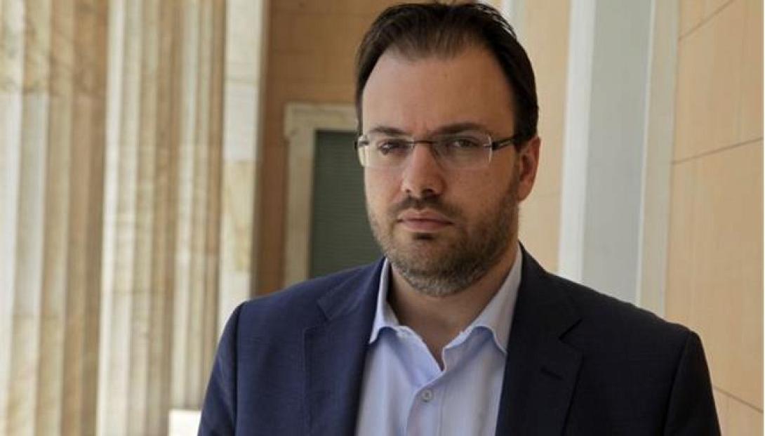 θανάσης θεοχαρόπουλος