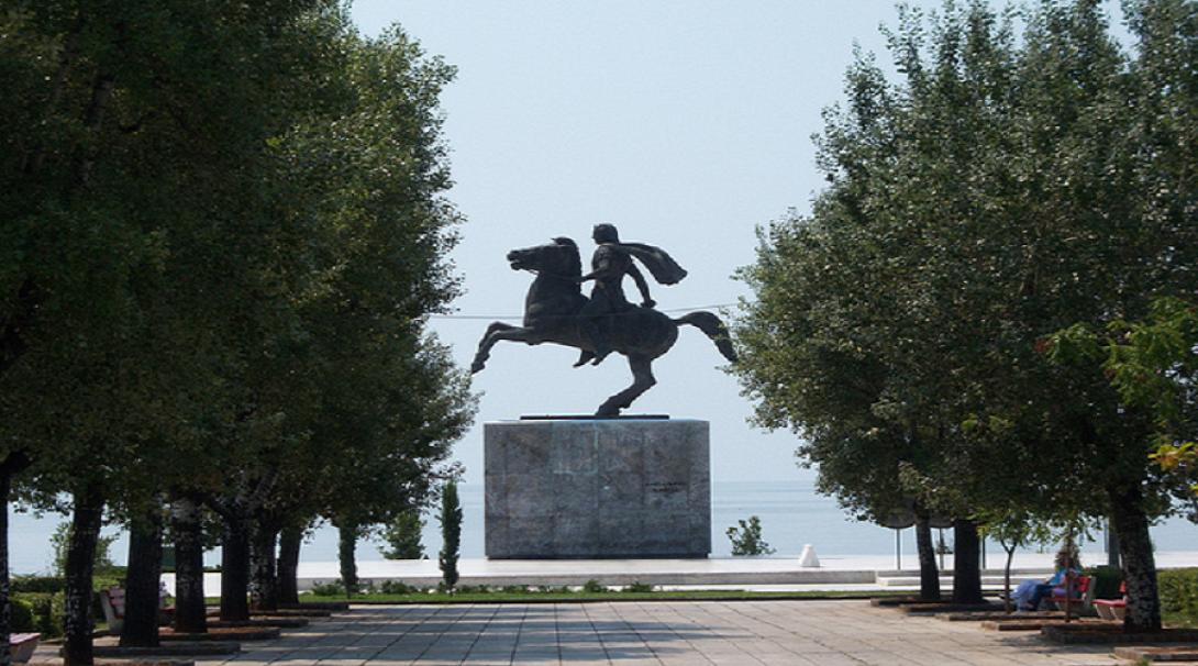 άγαλμα του Μεγάλου Αλεξάνδρου, στη Νέα Παραλία της Θεσσαλονίκης