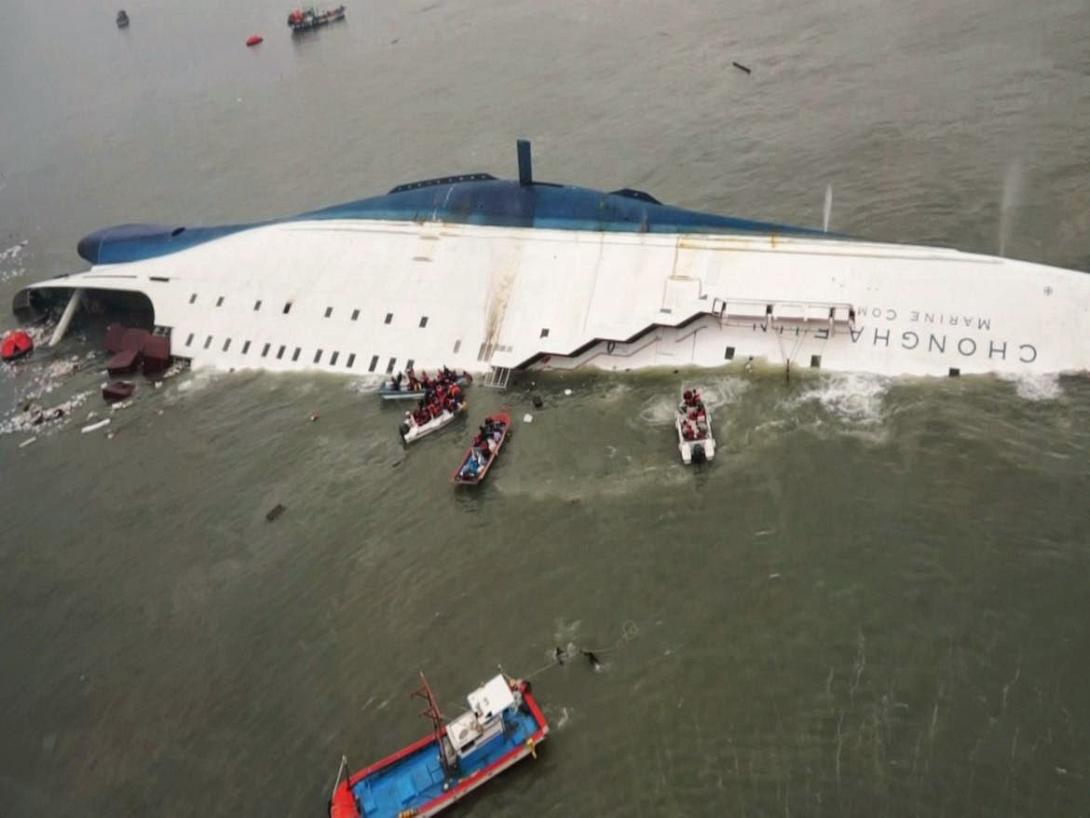 to-ploio-poy-vythistike-stin-notia-korea-feri-sewol-eihe-ypervei-fortio-poy-antehe-vasei-prodiagrafon.jpg