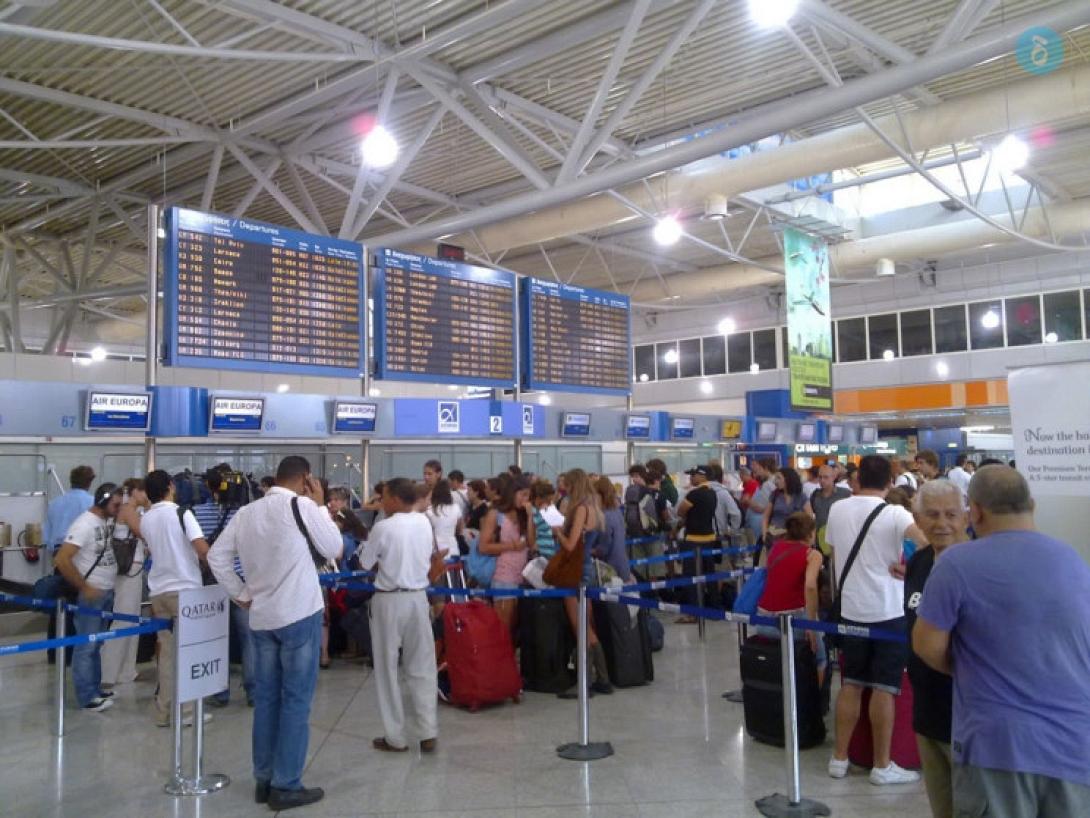 touristes-aerodromio-744x558.jpg