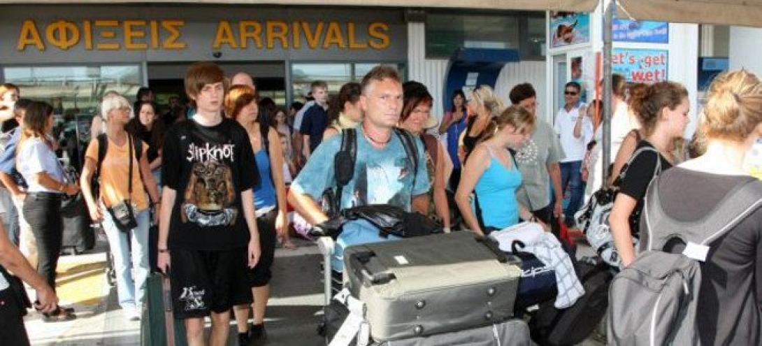 Κορυφώνεται η κίνηση στο αεροδρόμιο και στο λιμάνι του Ηρακλείου
