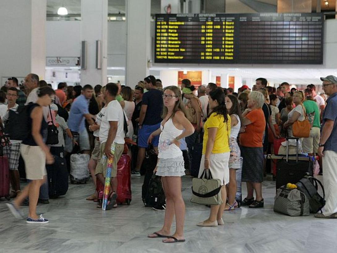 touristes_aerodromio14.jpg