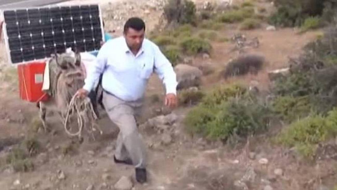 Γιατί οι Τούρκοι αγρότες φόρτωσαν φωτοβολταϊκά... στα γαϊδούρια; (βίντεο)