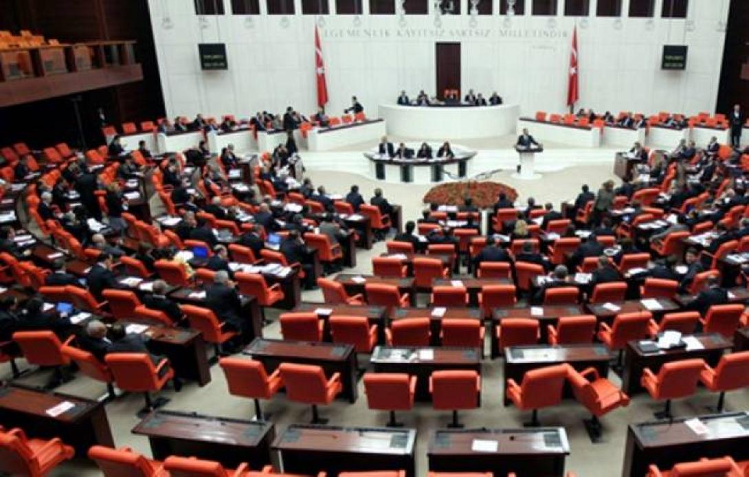 Ψήφο εμπιστοσύνης στη νέα κυβέρνηση Νταβούτογλου έδωσε η τουρκική βουλή