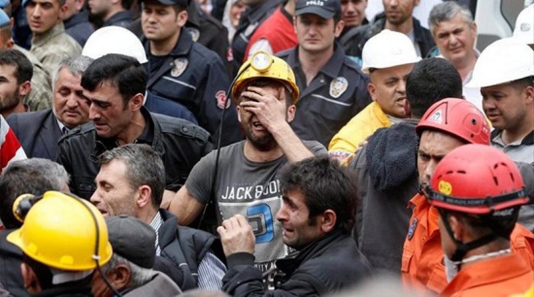Οργή και θρήνος στην Τουρκία - Ανεβαίνει ο αριθμός των νεκρών
