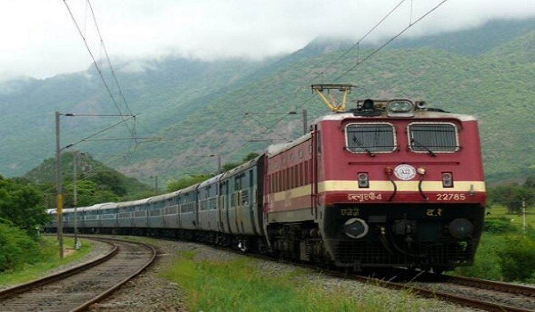 train-2.jpg
